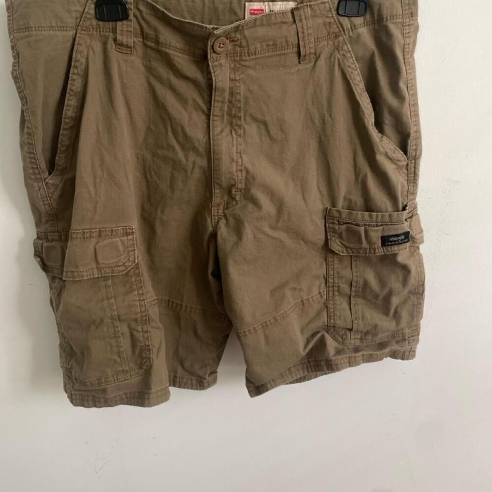 Wrangler Men's Khaki and Brown Shorts